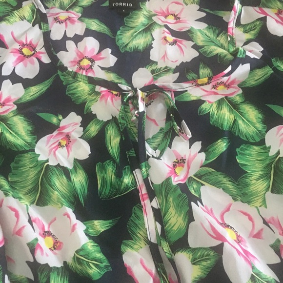 Torrid size 1 floral top - Picture 2 of 2